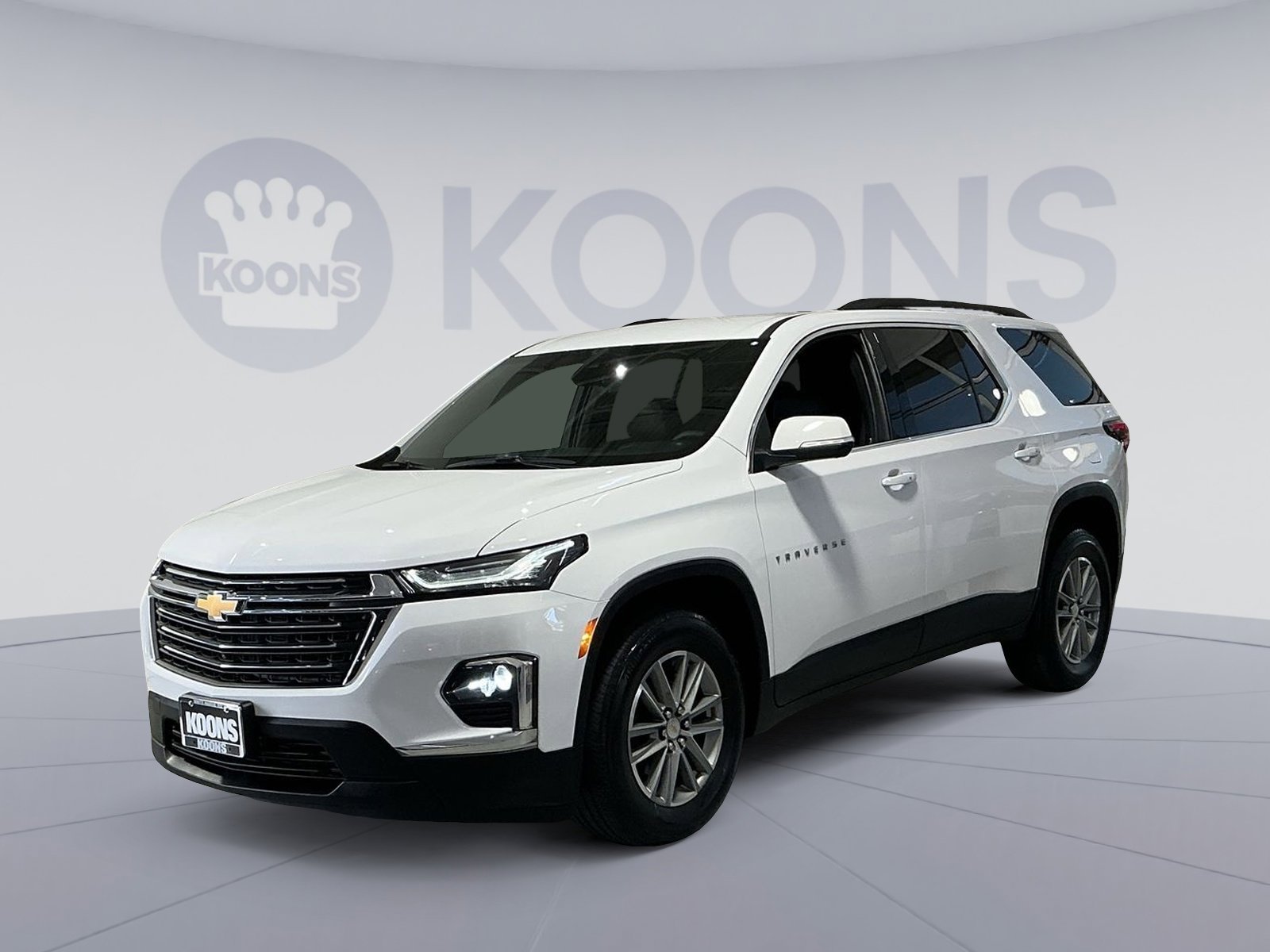 Used 2023 Chevrolet Traverse LT w/ Rear Camera Mirror Package