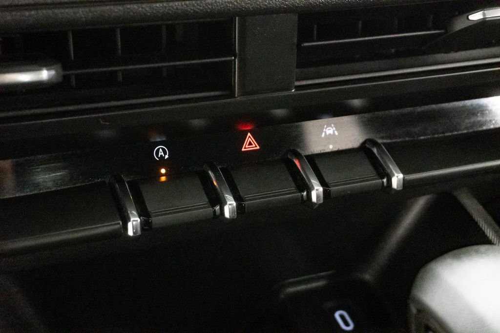 Used 2024 Chevrolet Colorado W/T image 17