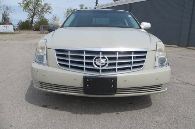 Used 2010 Cadillac DTS Luxury FWD image 5