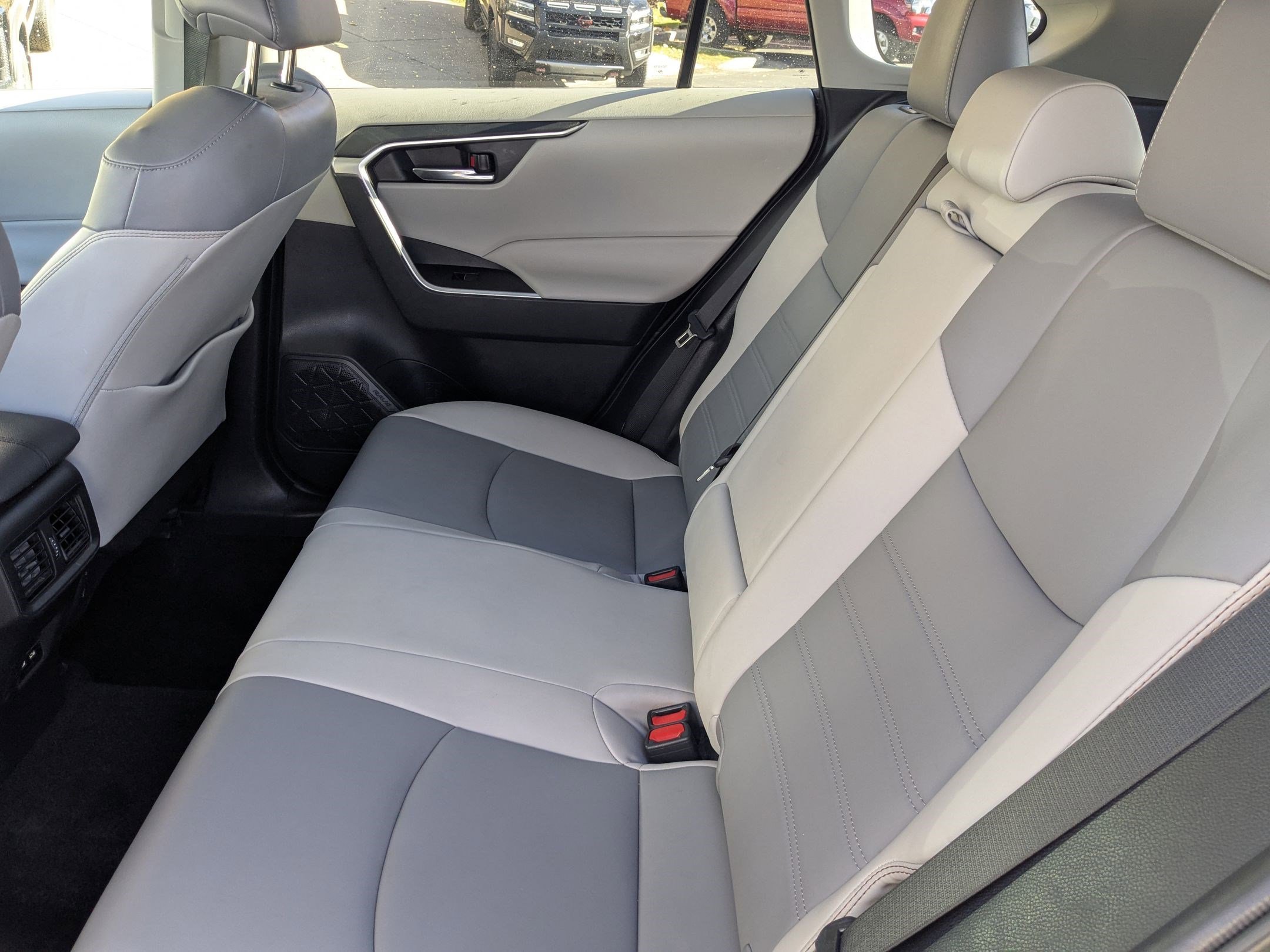 Used 2021 Toyota RAV4 XLE Premium image 34