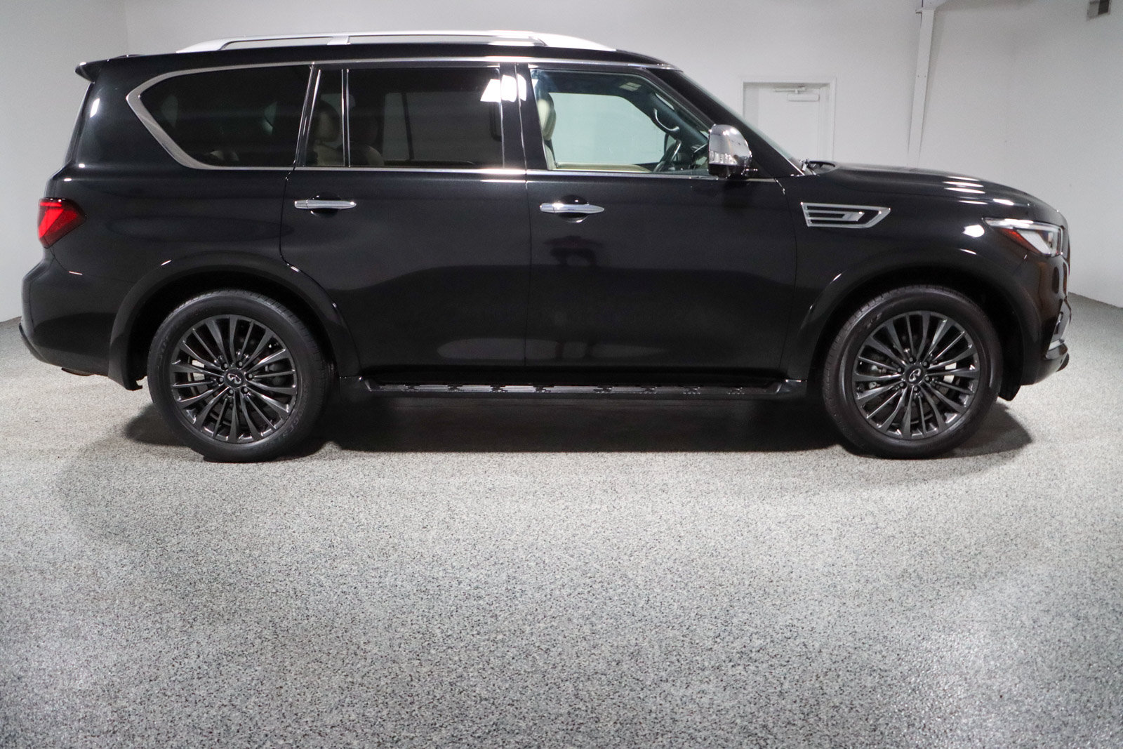 Used 2022 INFINITI QX80 Sensory w/ Cargo Package RWD image 6