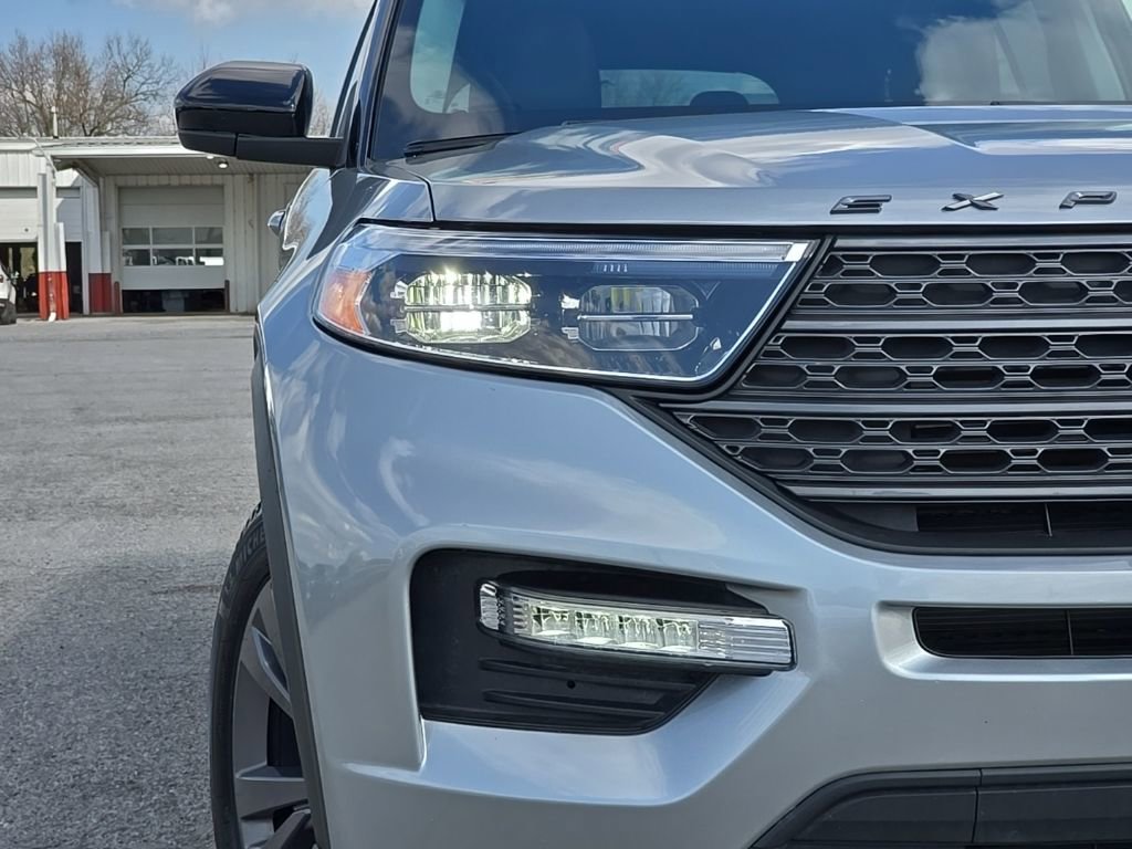 Used 2023 Ford Explorer XLT w/ Equipment Group 202A image 9