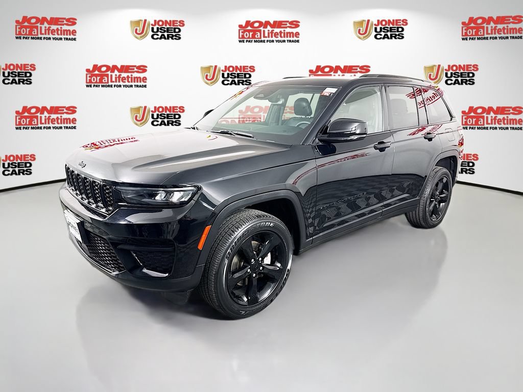 Used 2023 Jeep Grand Cherokee Altitude AWD/4WD image 14