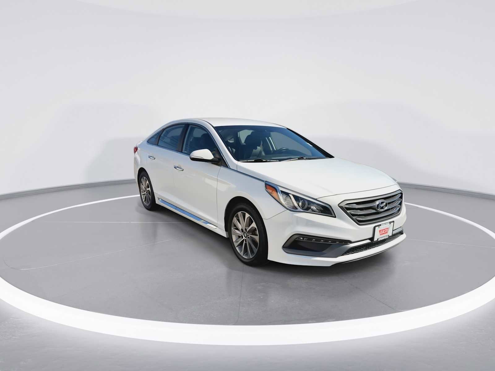 Used 2015 Hyundai Sonata Sport w/ Option Group 04 FWD image 2