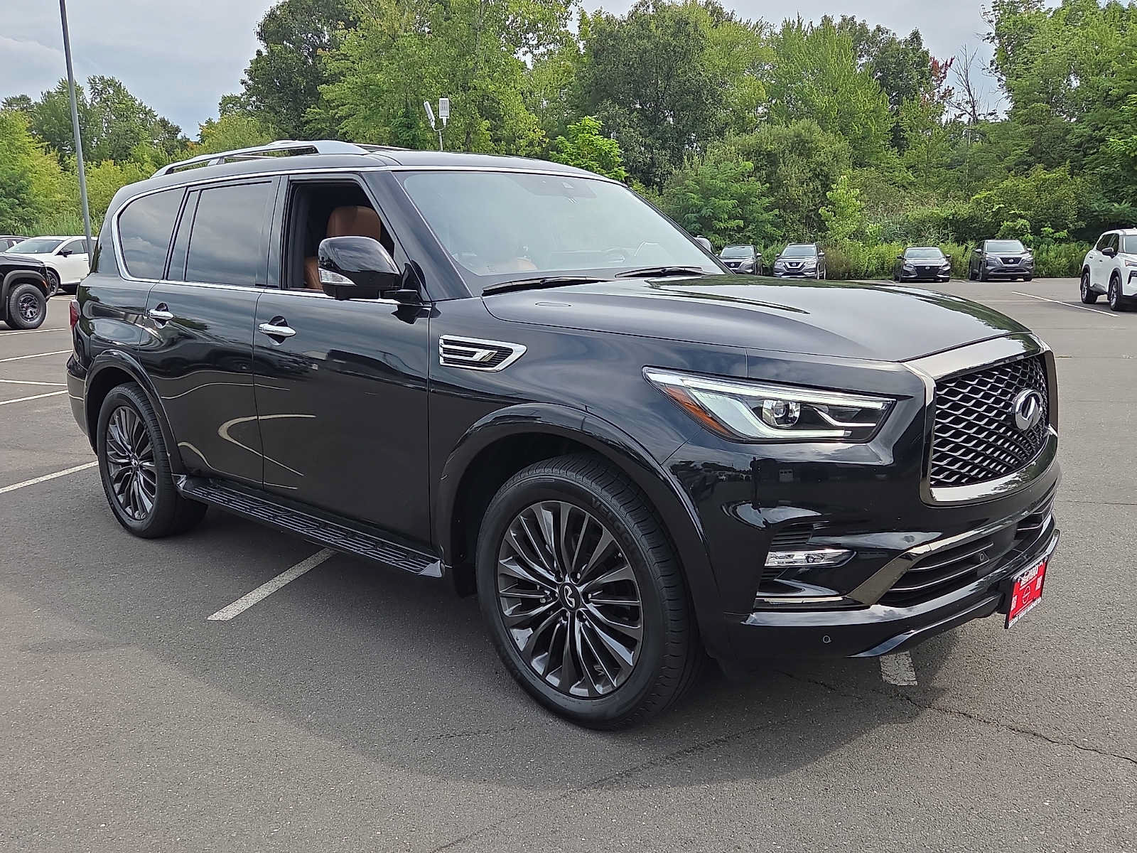 Used 2024 INFINITI QX80 Sensory AWD/4WD image 3