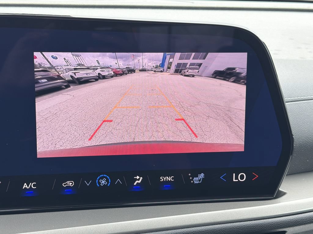 New 2026 Chevrolet Traverse LT w/ Sun and Wheel Package FWD image 5