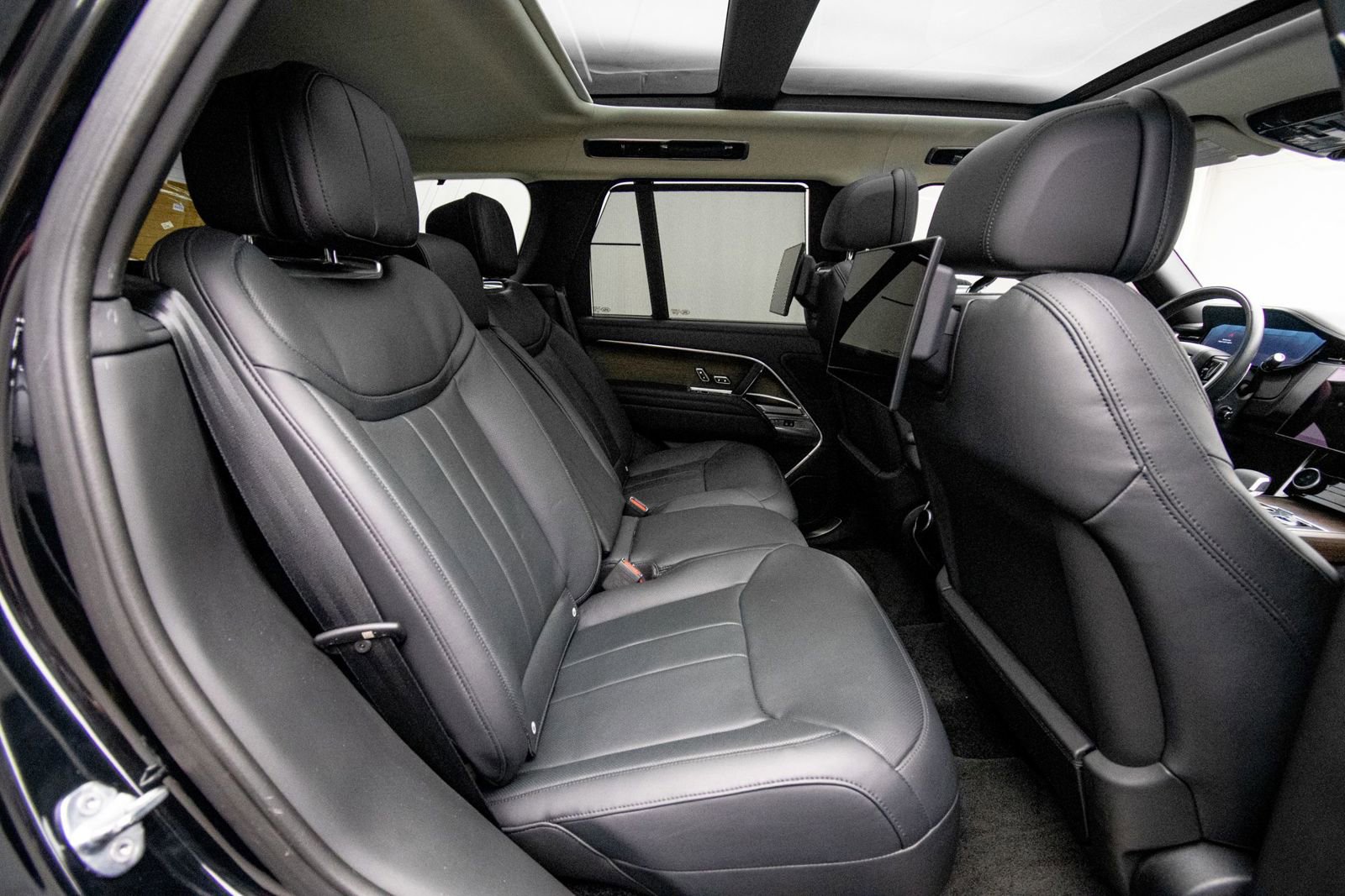 Used 2023 Land Rover Range Rover Autobiography image 23
