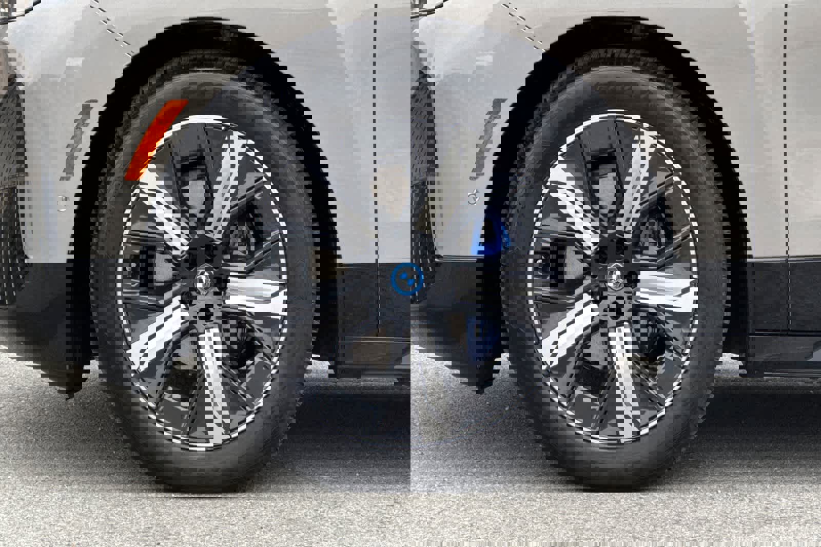 Used 2025 BMW iX M60 image 33