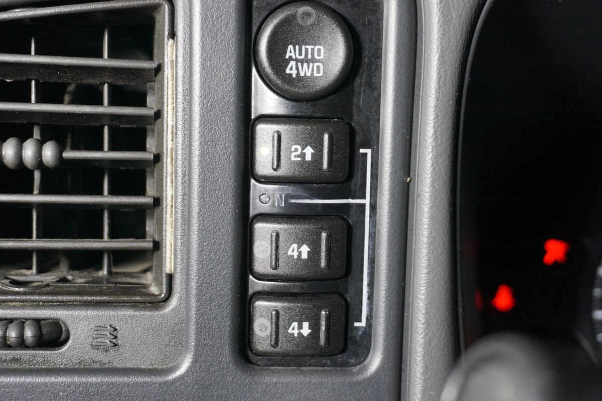 Used 2006 GMC Yukon XL SLT w/ SLT Preferred Equipment Group AWD/4WD image 11
