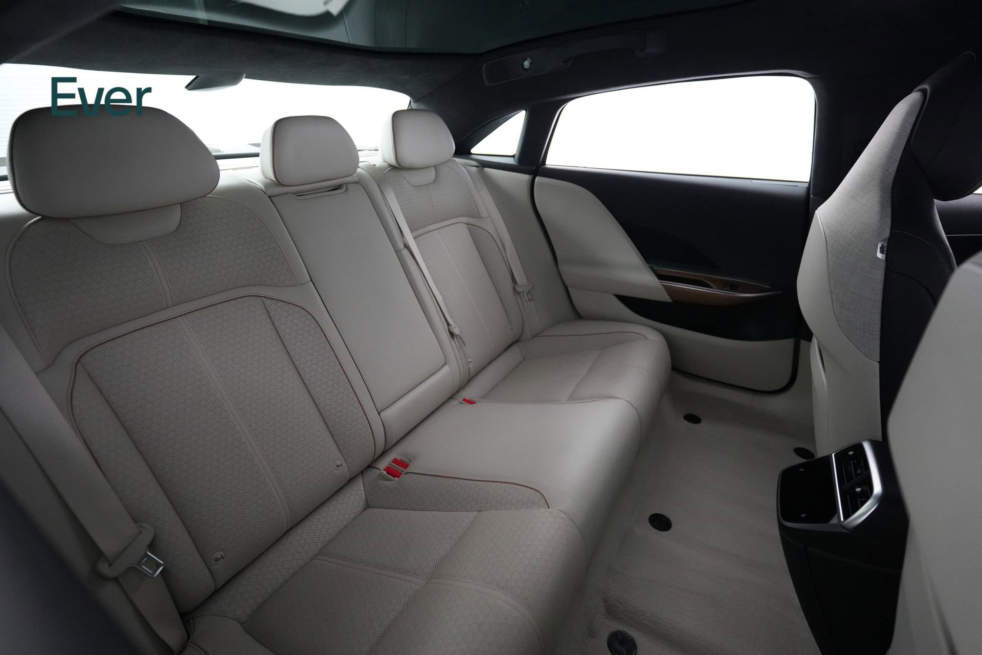 Used 2023 Lucid Air Grand Touring image 5