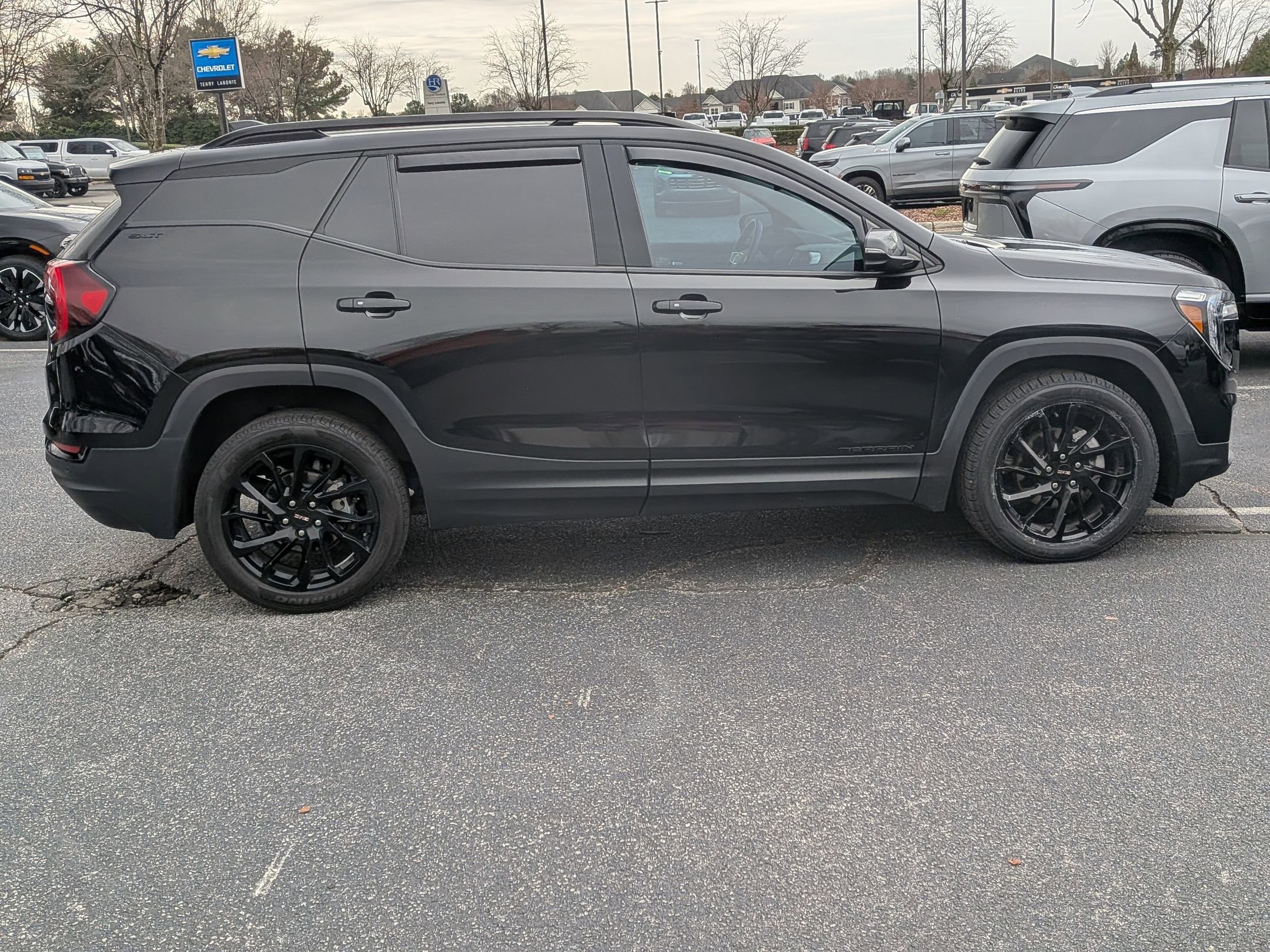 Used 2023 GMC Terrain SLT w/ Infotainment Package II image 10