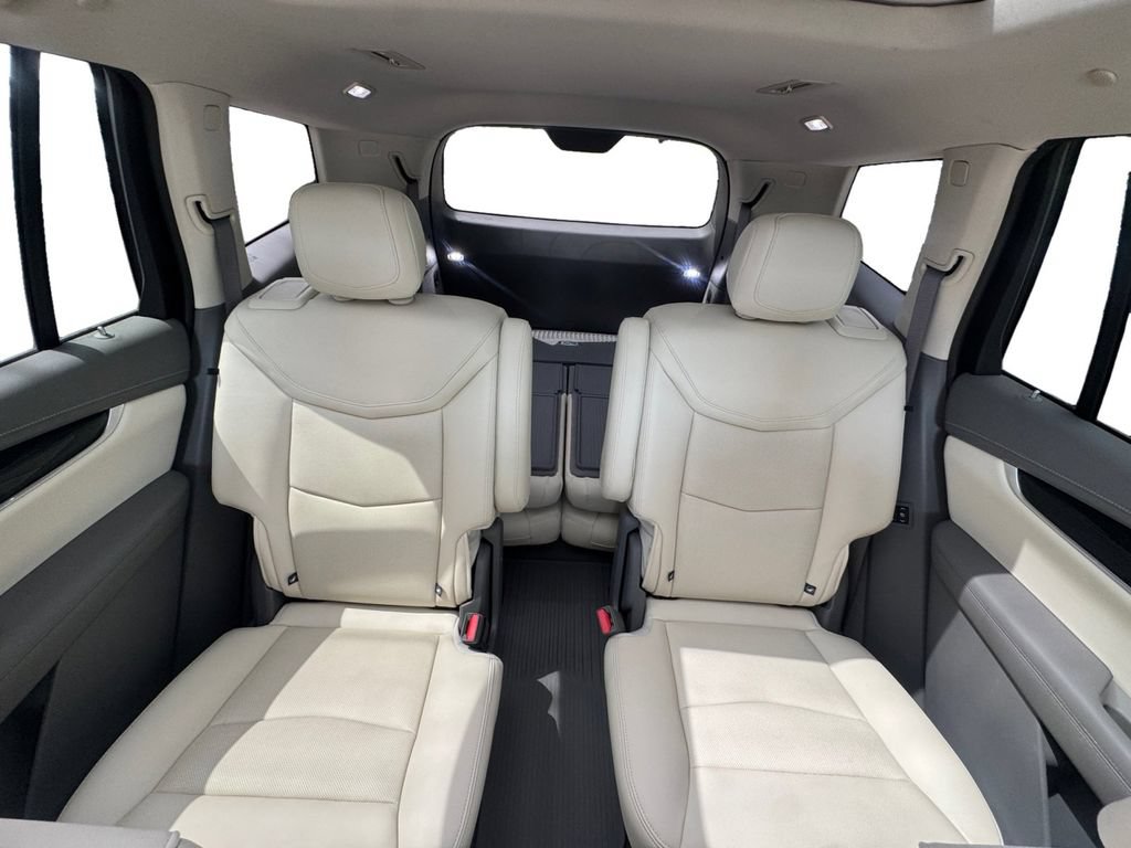 Used 2024 Cadillac XT6 Premium Luxury w/ Technology Package FWD image 18