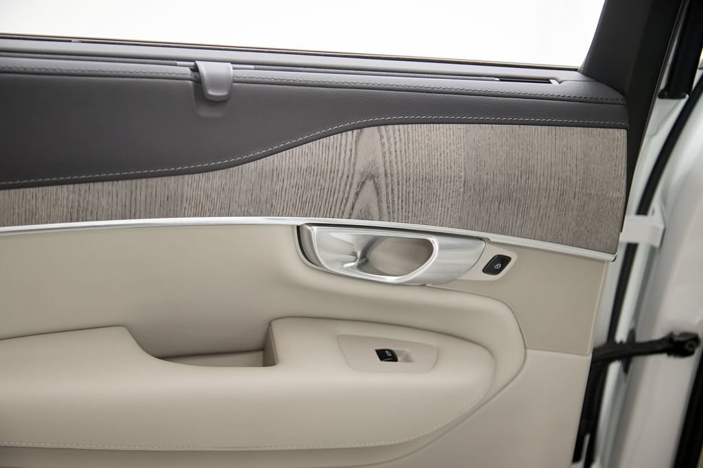 Certified 2024 Volvo XC90 B6 Ultimate w/ Protection Package Premier AWD/4WD image 20