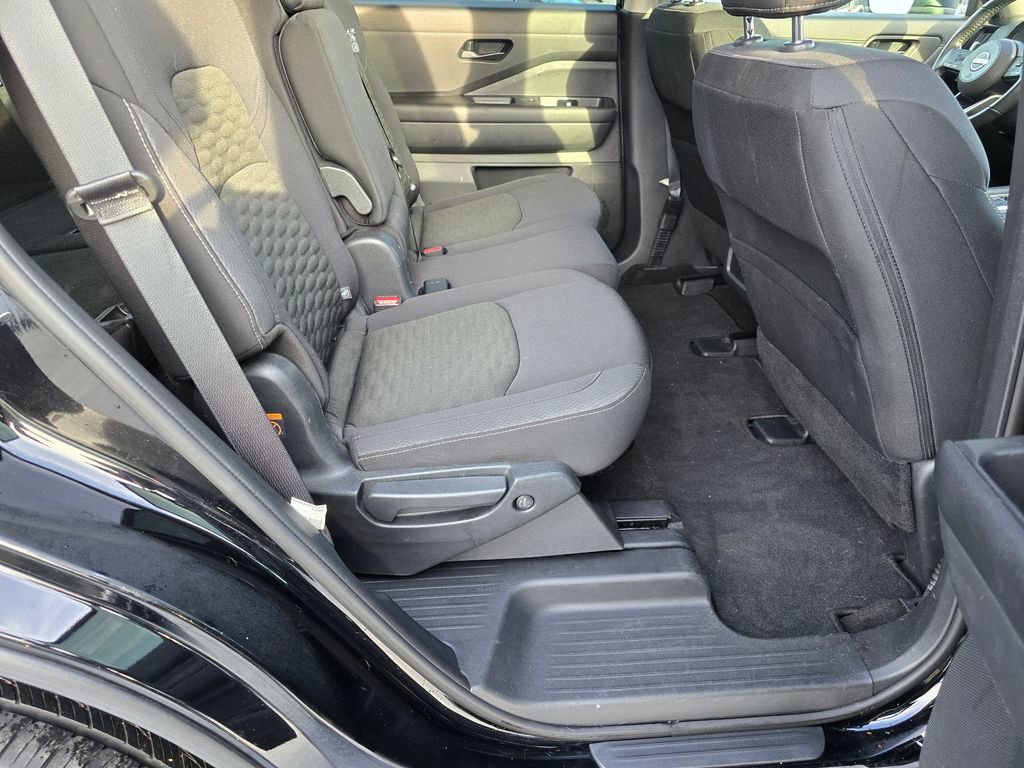 Used 2024 Nissan Pathfinder SV image 14