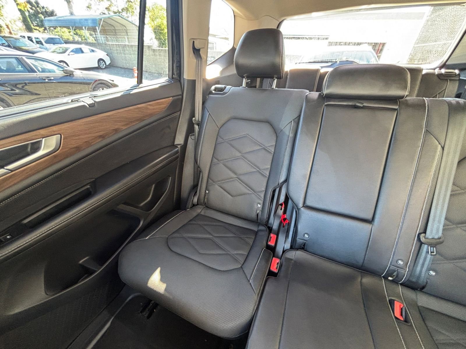 Used 2025 Volkswagen Atlas SE image 39