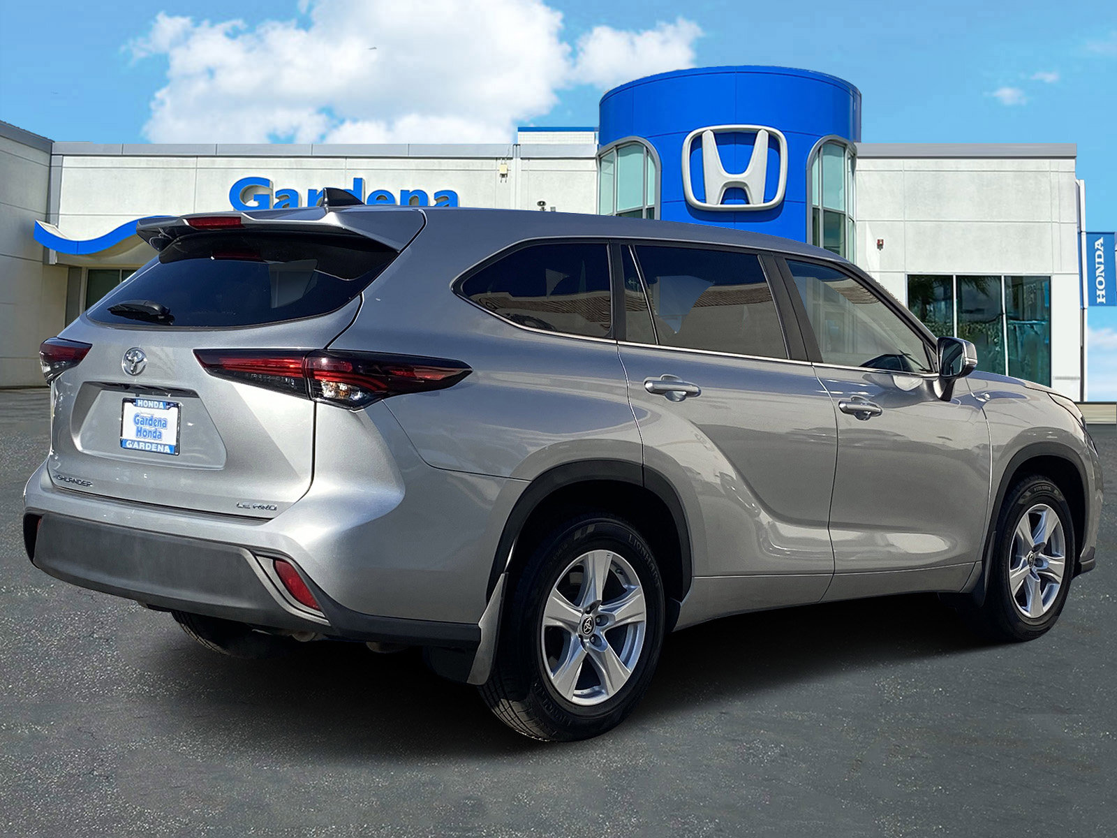 Used 2024 Toyota Highlander LE image 6