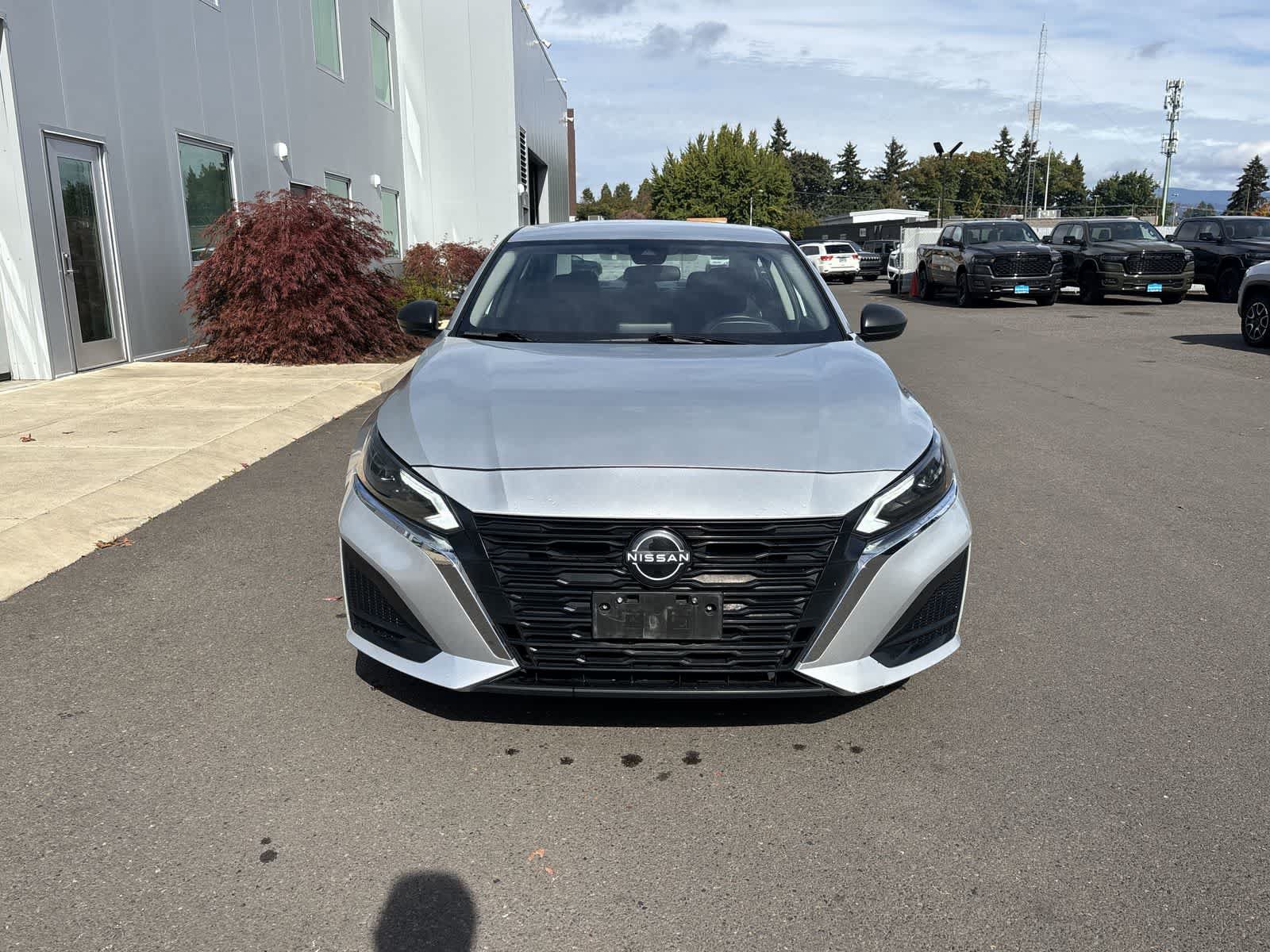 Used 2024 Nissan Altima 2.5 SV FWD image 8