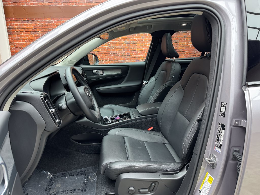 Used 2026 Volvo XC40 B5 Plus AWD/4WD image 24
