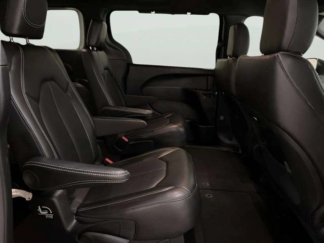 Used 2025 Chrysler Pacifica Select FWD image 69