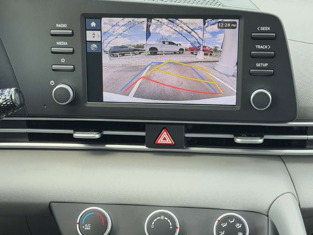New 2026 Hyundai Elantra SE FWD image 17