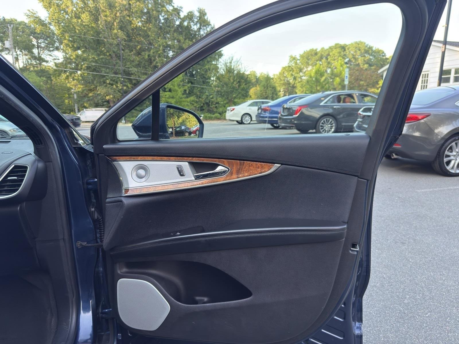 Used 2017 Lincoln MKX Reserve w/ Luxury Package image 23