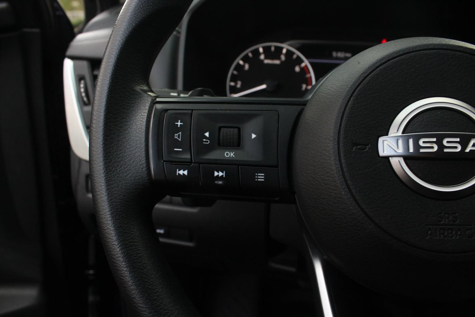 Used 2024 Nissan Rogue SV AWD/4WD image 28