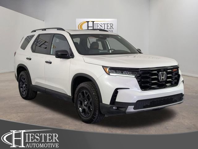 Used 2025 Honda Pilot TrailSport image 1