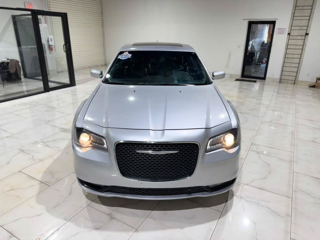 Used 2023 Chrysler 300 S RWD image 2