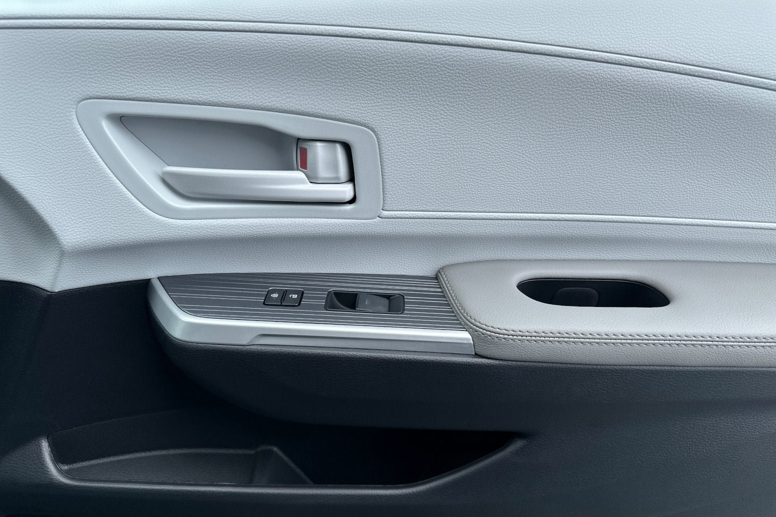 New 2026 Toyota Sienna LE FWD image 20