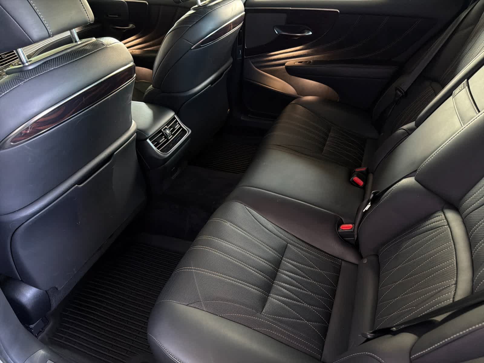 Used 2018 Lexus LS 500 w/ Interior Upgrade Package RWD image 4