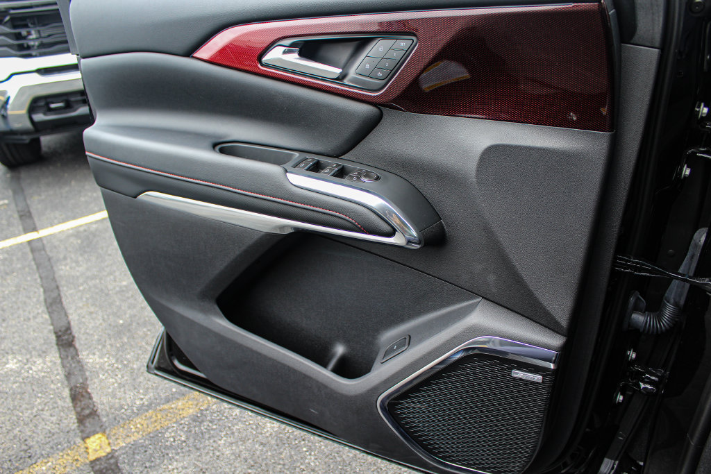 New 2026 Chevrolet Traverse RS w/ LPO, Floor Liner Package FWD image 12