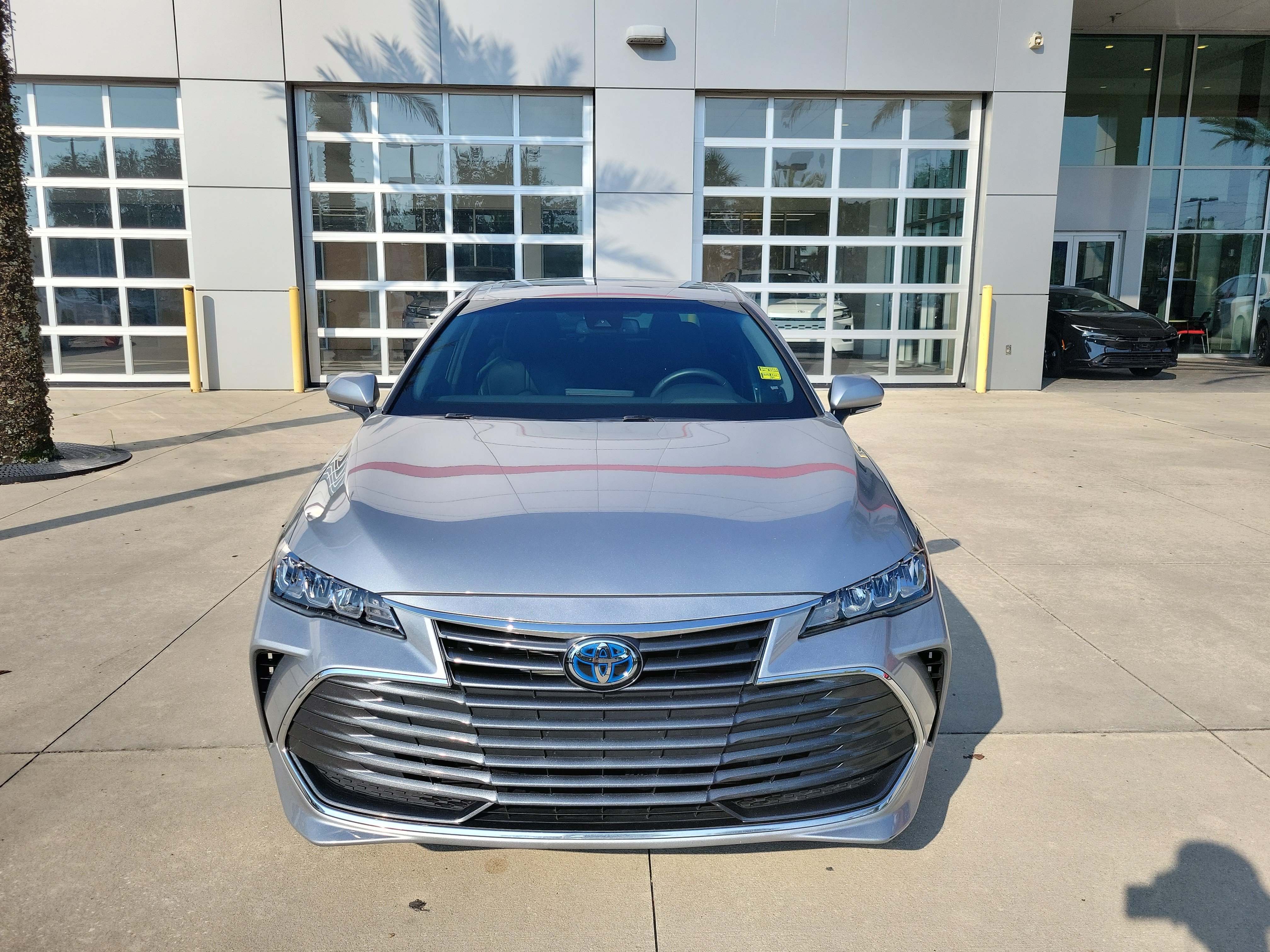 Used 2021 Toyota Avalon XLE w/ Moonroof Package FWD image 9
