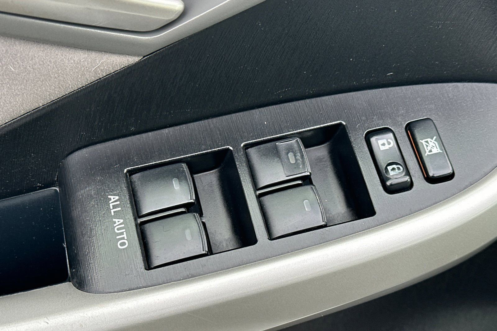 Used 2013 Toyota Prius Two image 12