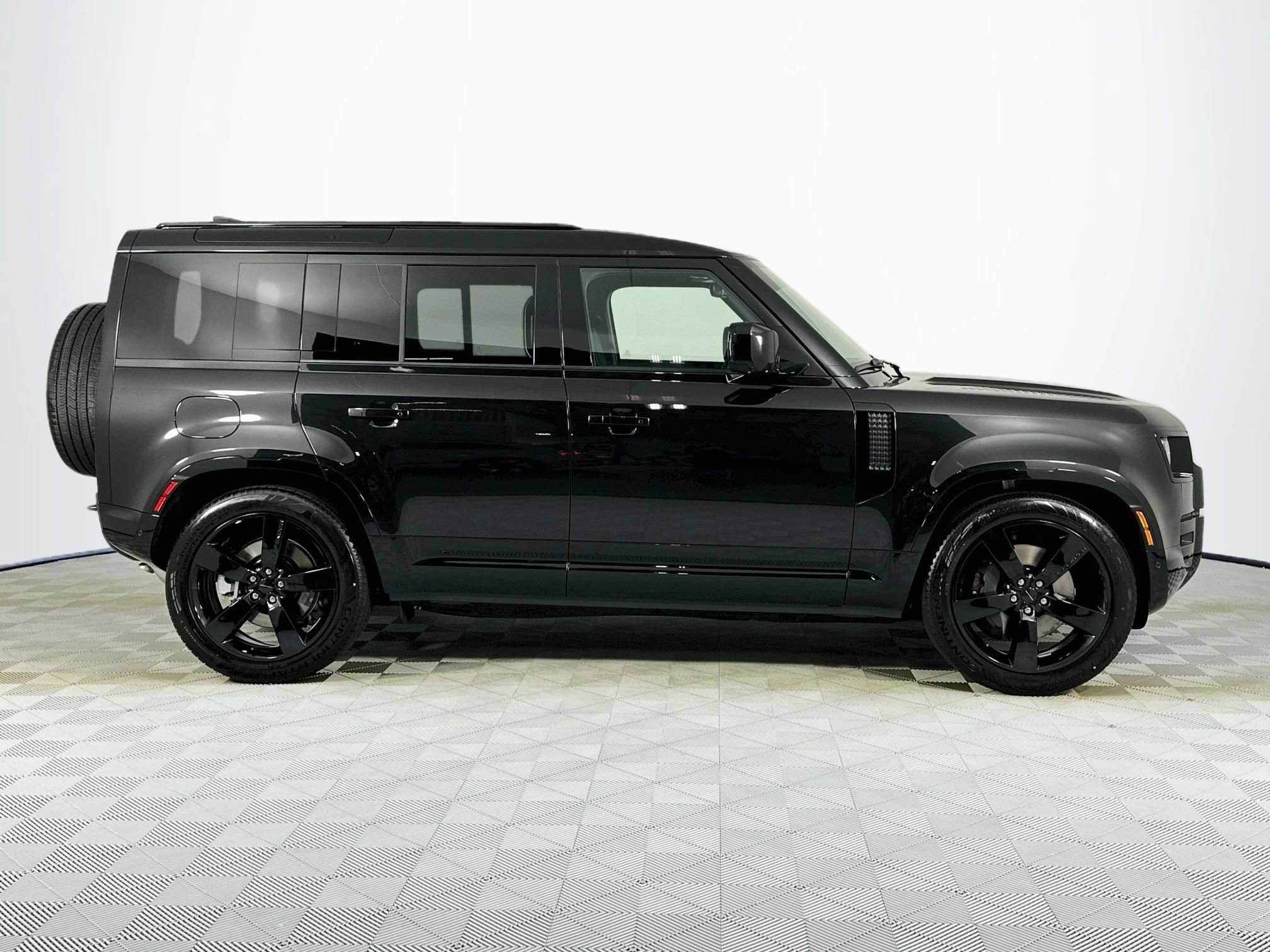 New 2026 Land Rover Defender 110 X-Dynamic SE AWD/4WD image 4