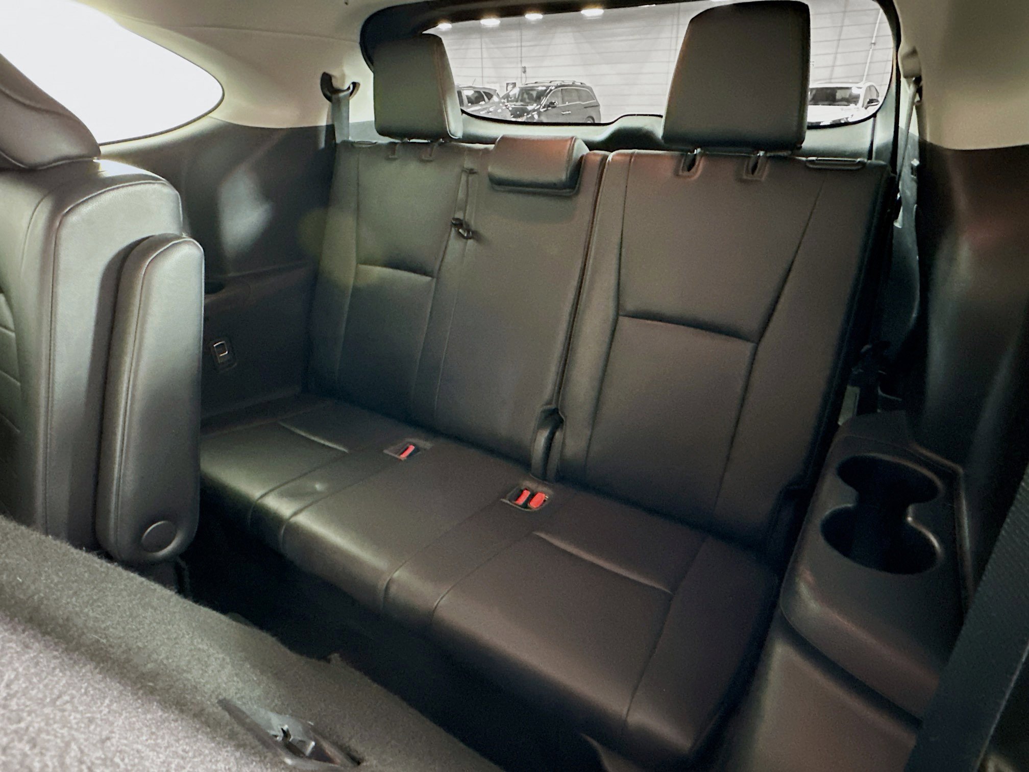 Used 2020 Toyota Highlander XLE FWD image 29