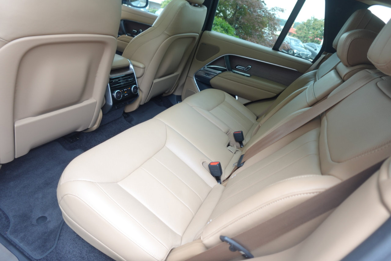 Used 2023 Land Rover Range Rover SE image 16
