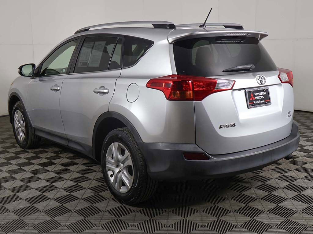 Used 2015 Toyota RAV4 LE AWD/4WD image 6