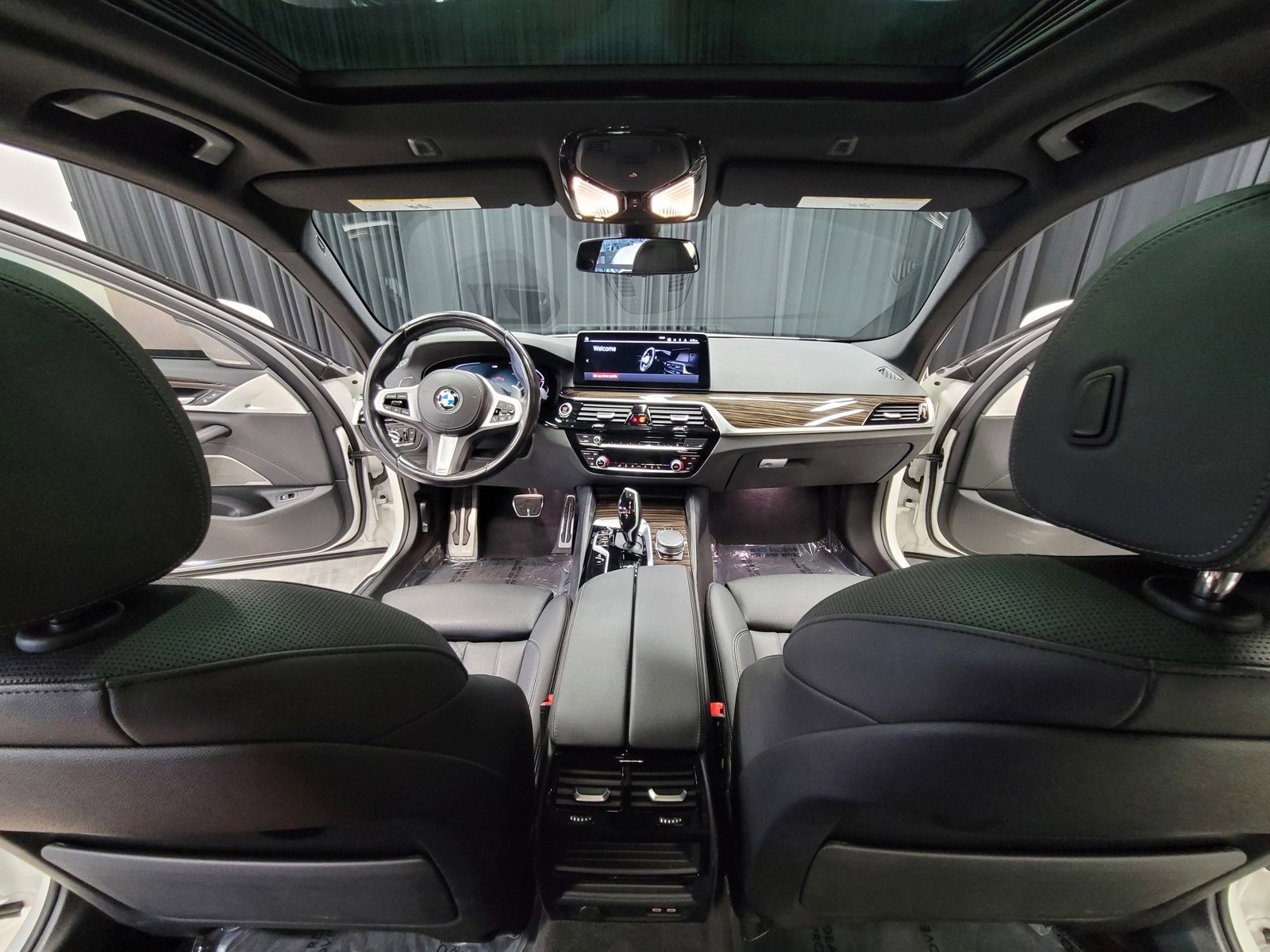 Used 2021 BMW 540i w/ M Sport Package image 2