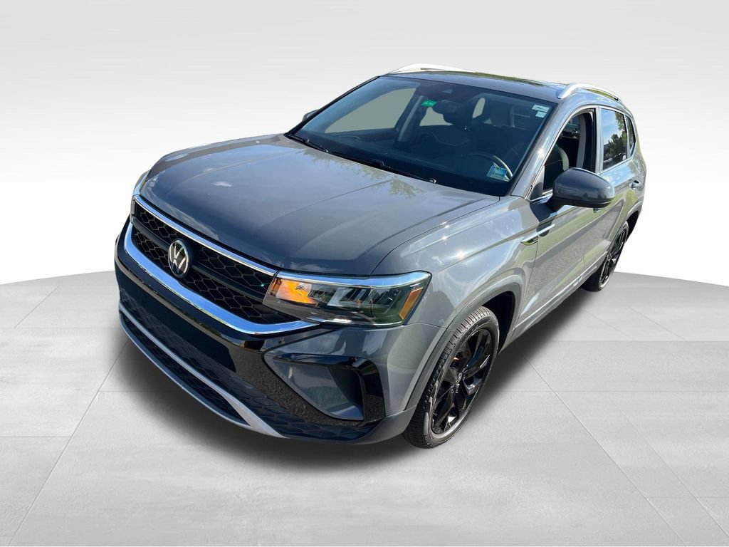 Used 2023 Volkswagen Taos SE w/ Panoramic Sunroof Package FWD image 5