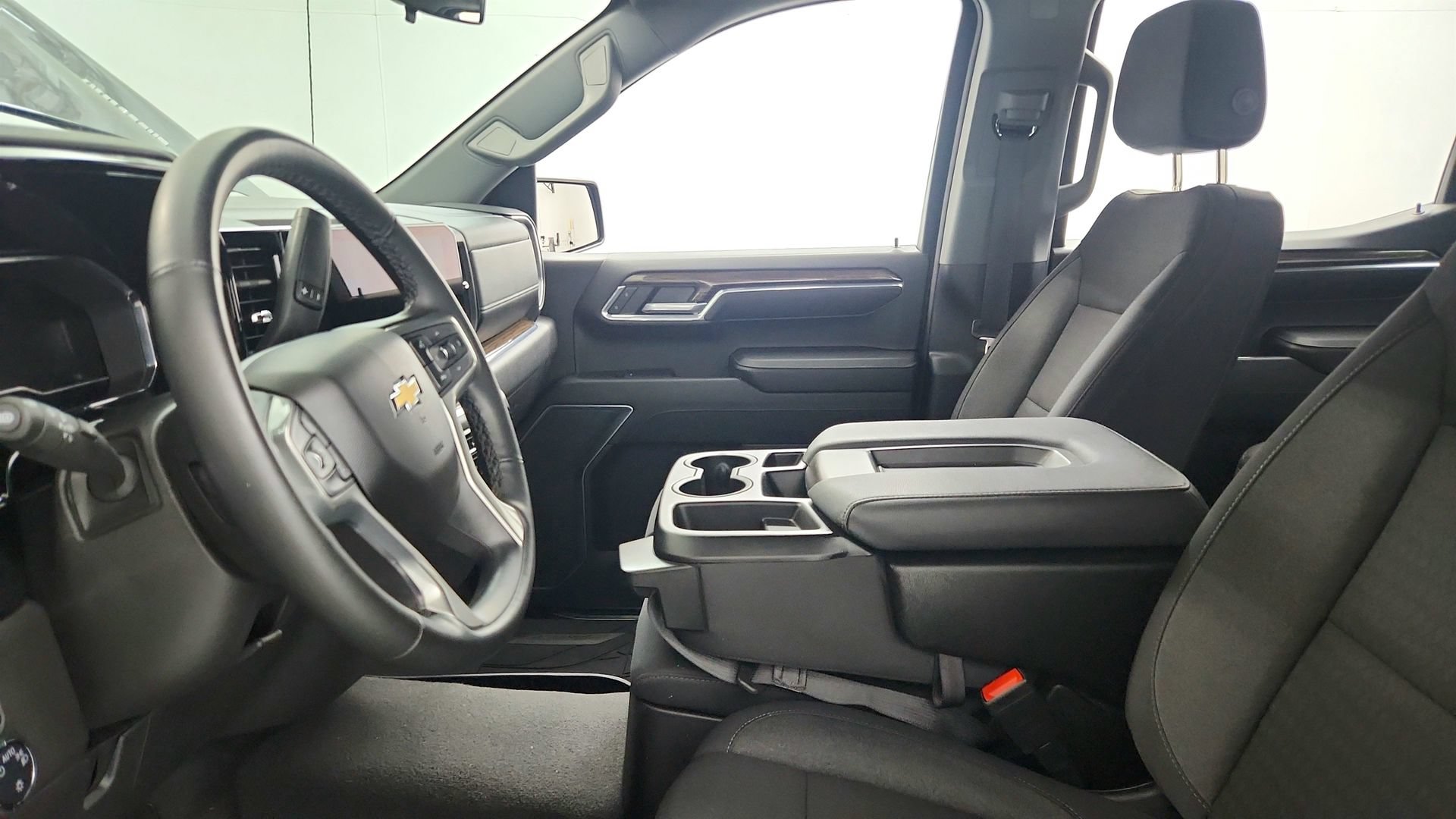 Used 2024 Chevrolet Silverado 1500 LT AWD/4WD image 17