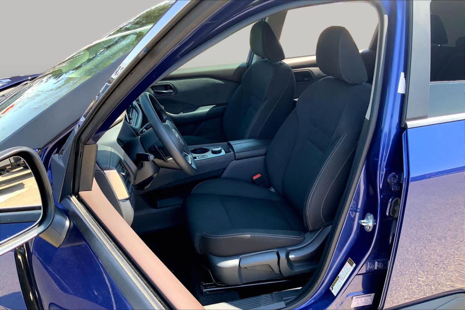 Used 2023 Nissan Rogue S AWD/4WD image 8