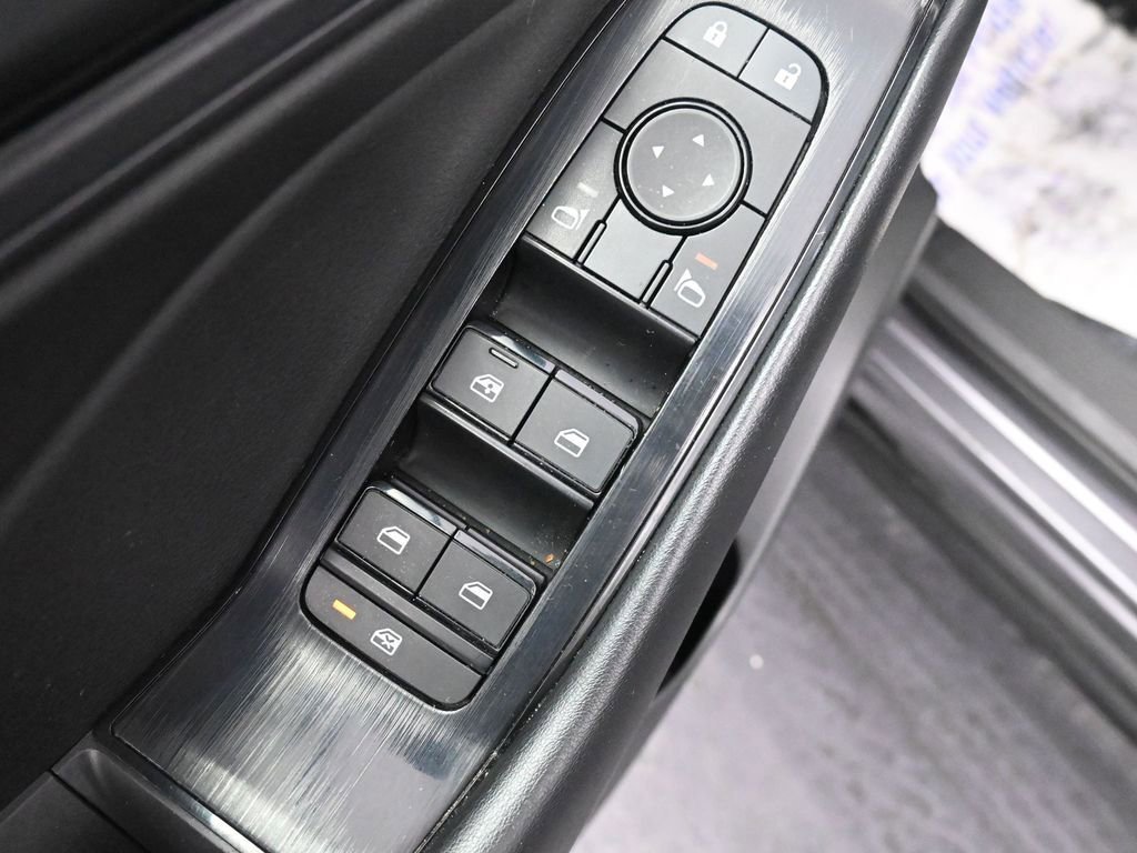 Used 2024 Nissan Rogue S image 29