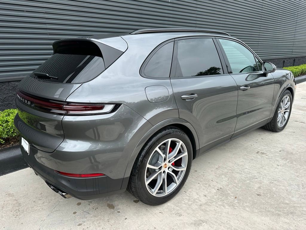 Certified 2025 Porsche Cayenne S AWD/4WD image 10