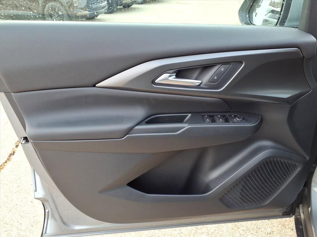 New 2026 Chevrolet Equinox EV LT image 12