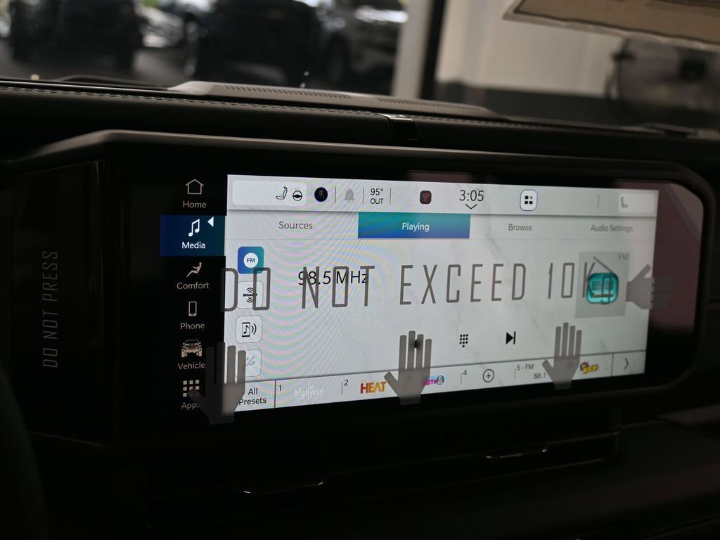 Used 2024 Jeep Gladiator Sport w/ Premium Package image 16