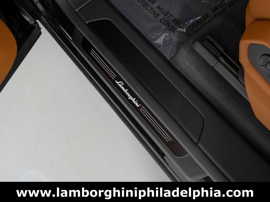 Used 2025 Lamborghini Urus S AWD/4WD image 15