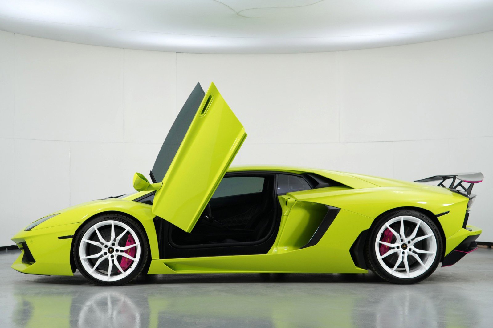 Used 2015 Lamborghini Aventador LP 700-4 image 15