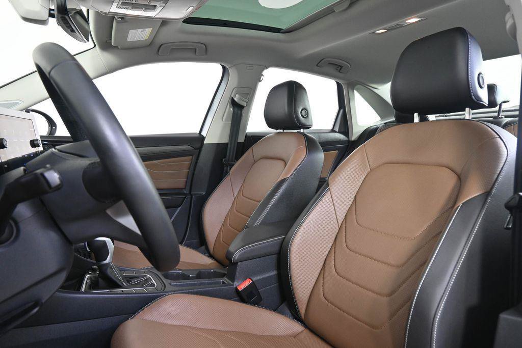 Used 2025 Volkswagen Jetta SEL FWD image 6