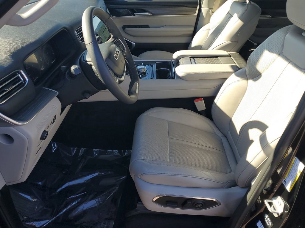 Used 2023 Jeep Wagoneer Series III w/ Preferred Equipment Group image 5