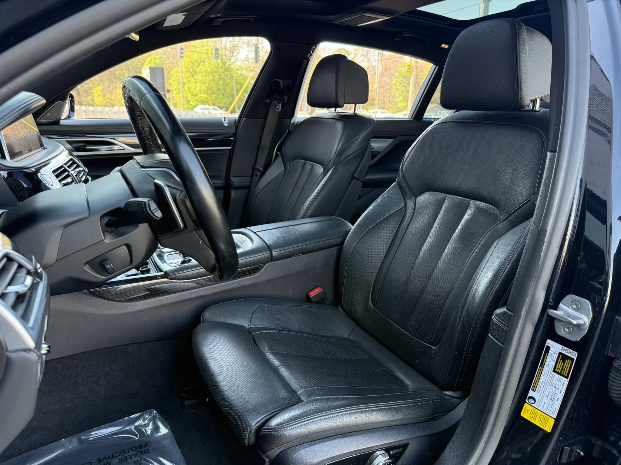 Used 2019 BMW 740i w/ Executive Package RWD image 29